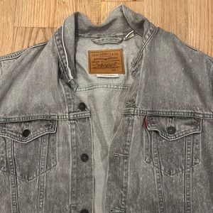 Gray washed denim L Levi’s jacket - worn 1x